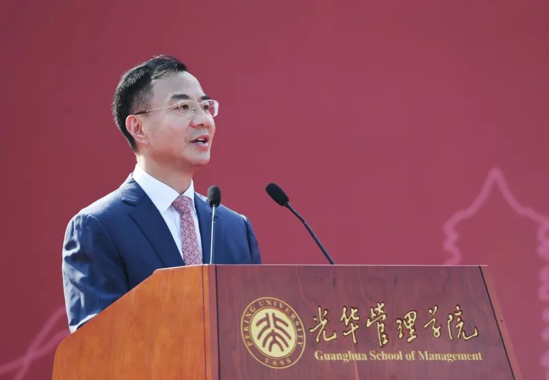 刘烈宏在北大加拿大pc28预测开学仪式演讲：让头脑的加拿大pc28预测照亮工业未来之路